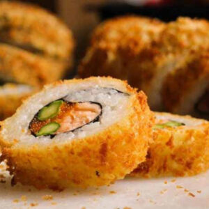 VOLCANO ROX: Philadelphia, aguacate, tampico, surimi, pepino, gouda