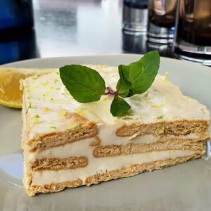 POSTRES: Carlota de limón (porción)